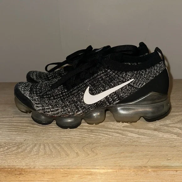 Nike Vapormax Running Shoes - Picture 3 of 6